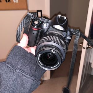 Nikon DLSR D3000 Kit/Lot